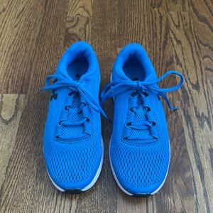 UNDER ARMOUR 4Y NEW AND NEVER WORN SHOES